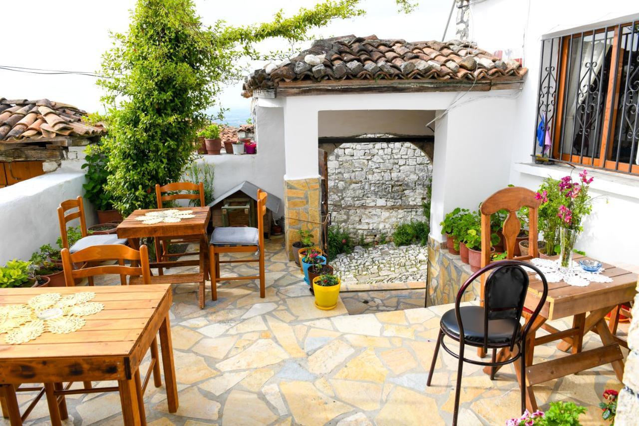 Guest House Luli Berati Exterior foto