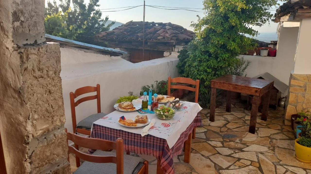 Guest House Luli Berati Exterior foto